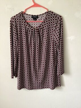 Liz Claiborne Burgundy and White Geo keyhole Neck Blouse